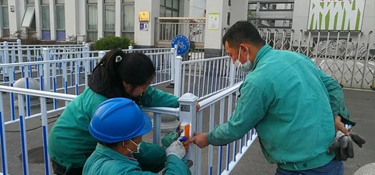 企业情系教育 共筑防疫“大门”