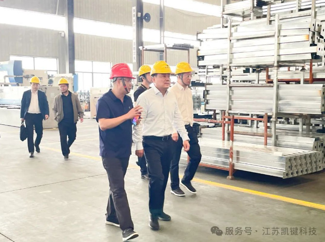 迎五一保安全 开发区杨书记深入我厂视察指导安全生产工作